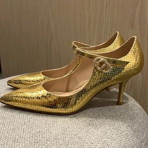 Stuart Weitzman gold Mary Jane pumps heels size 9 - never worn